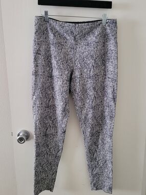 Victoria Sport Heather Gray Women's Performance Leggings
